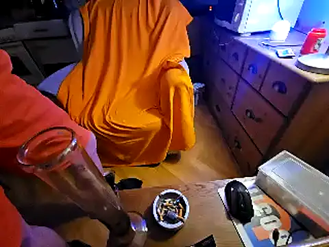 Snapshot of hardcap chatting on 09/18/25, 08:11 hardcap online show from 09/18/25, 08:11