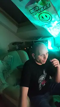 Snapshot of hardcap chatting on 11/11/25, 12:54 hardcap online show from 11/11/25, 12:54