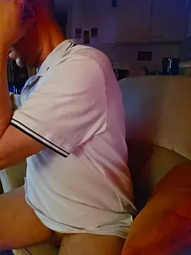 Snapshot of hardcap chatting on 11/16/25, 08:47 hardcap online show from 11/16/25, 08:47