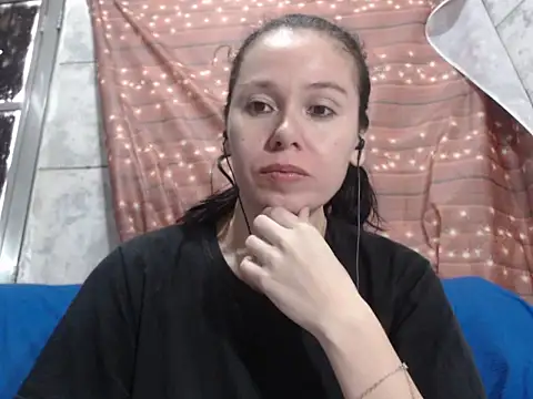 Snapshot of Venusluxodomme chatting on 10/02/25, 11:17 Venusluxodomme online show from 10/02/25, 11:17