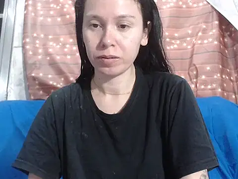Snapshot of Venusluxodomme chatting on 10/08/25, 05:27 Venusluxodomme online show from 10/08/25, 05:27