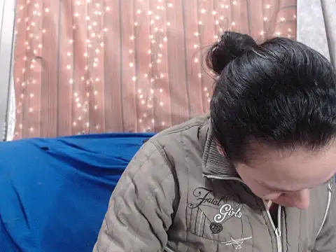 Venusluxodomme online show from 05/11/26, 04:04