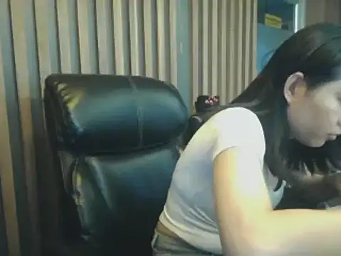 Snapshot of sara_kimoo chatting on 01/07/25, 04:05 sara kimoo online show from 01/07/25, 04:05