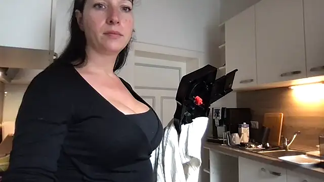 Viola Beck online show from 09/15/25, 07:52