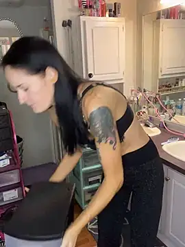 lolabunny9 online show from 12/20/24, 03:21