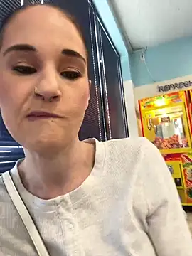 lolabunny9 online show from 02/02/25, 05:26