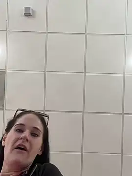 lolabunny9 online show from 02/21/25, 06:37