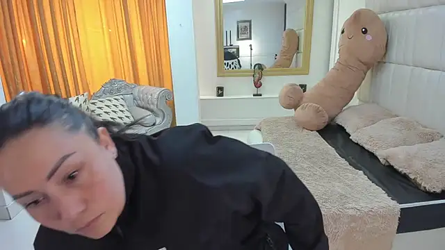 gaby trent online show from 11/21/25, 01:32