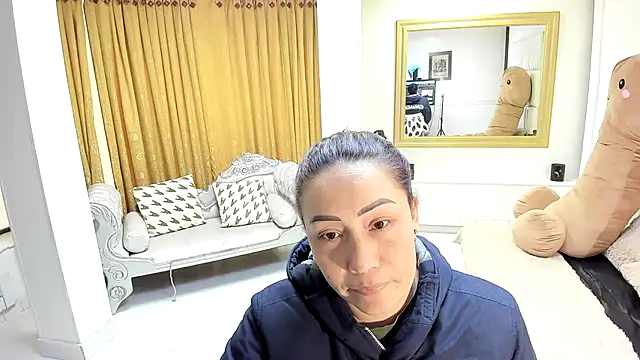 Snapshot of gaby_trent chatting on 04/15/26, 04:47 gaby trent online show from 04/15/26, 04:47