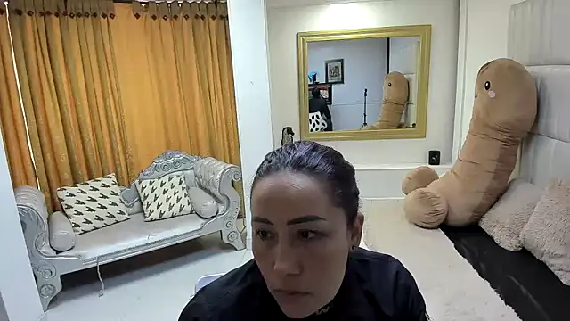 Snapshot of gaby_trent chatting on 04/17/26, 03:59 gaby trent online show from 04/17/26, 03:59