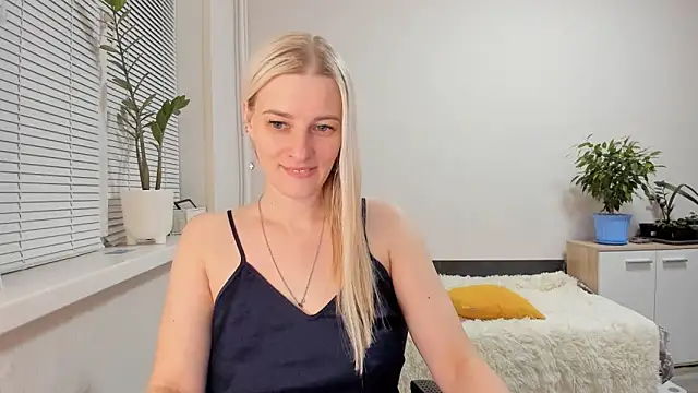 Snapshot of HILT_ON chatting on 03/05/25, 12:55 HILT ON online show from 03/05/25, 12:55