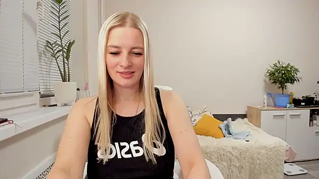 Snapshot of HILT_ON chatting on 03/18/25, 01:09 HILT ON online show from 03/18/25, 01:09