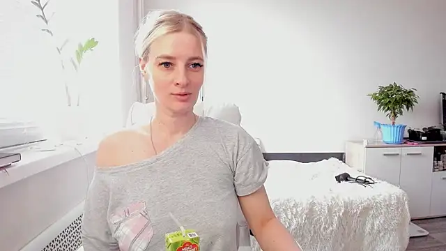 Snapshot of HILT_ON chatting on 03/21/25, 04:06 HILT ON online show from 03/21/25, 04:06