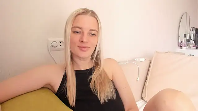 Snapshot of HILT_ON chatting on 09/14/25, 03:27 HILT ON online show from 09/14/25, 03:27