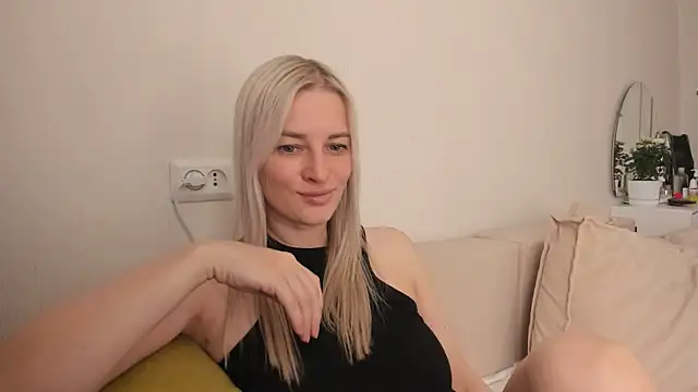 Snapshot of HILT_ON chatting on 09/21/25, 03:52 HILT ON online show from 09/21/25, 03:52