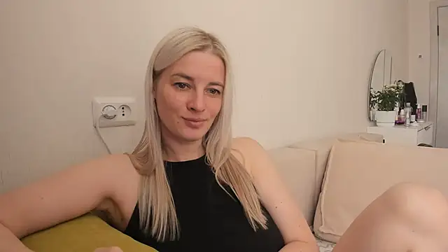 Snapshot of HILT_ON chatting on 09/23/25, 03:31 HILT ON online show from 09/23/25, 03:31