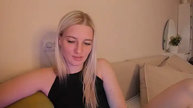 Snapshot of HILT_ON chatting on 10/12/25, 11:20 HILT ON online show from 10/12/25, 11:20