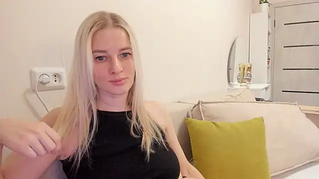 Snapshot of HILT_ON chatting on 10/29/25, 03:20 HILT ON online show from 10/29/25, 03:20