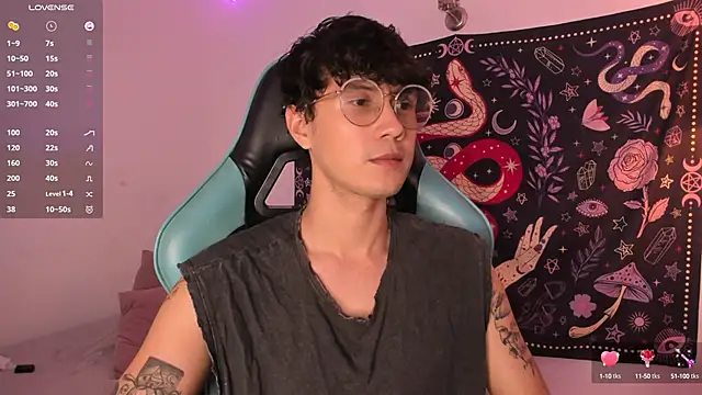 Snapshot of LeaneSeb chatting on 12/16/24, 03:08 LeaneSeb online show from 12/16/24, 03:08
