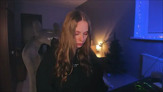 Snapshot of Rachel_Ro chatting on 12/16/24, 01:21 Rachel Ro online show from 12/16/24, 01:21