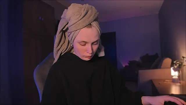 Snapshot of Rachel_Ro chatting on 12/21/24, 06:12 Rachel Ro online show from 12/21/24, 06:12