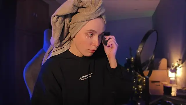 Snapshot of Rachel_Ro chatting on 12/29/24, 02:31 Rachel Ro online show from 12/29/24, 02:31