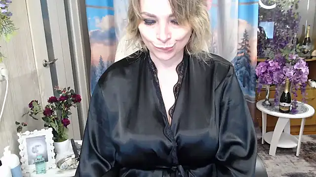 Snapshot of Mika_Passion chatting on 04/13/26, 09:48 Mika Passion online show from 04/13/26, 09:48
