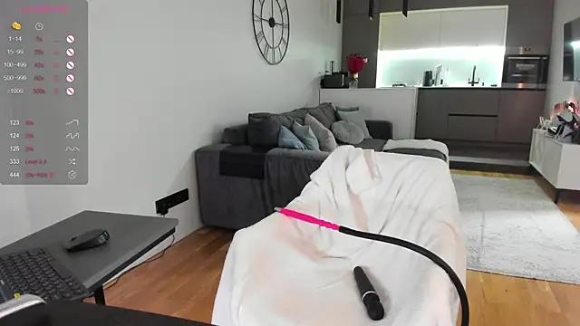 Juicy Bella online show from 11/28/25, 07:05