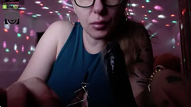 Snapshot of SonyaDevon chatting on 12/28/24, 07:55 SonyaDevon online show from 12/28/24, 07:55