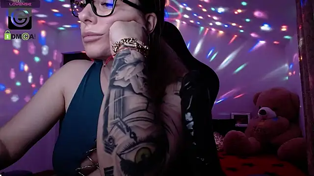 Snapshot of SonyaDevon chatting on 12/28/24, 10:58 SonyaDevon online show from 12/28/24, 10:58