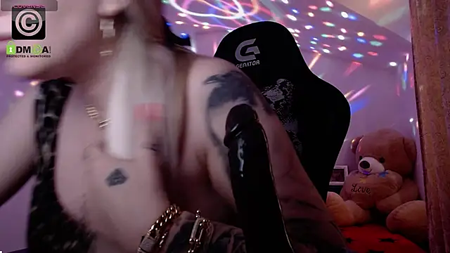 Snapshot of SonyaDevon chatting on 12/31/24, 10:58 SonyaDevon online show from 12/31/24, 10:58