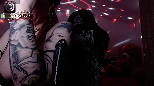 Snapshot of SonyaDevon chatting on 01/03/25, 11:03 SonyaDevon online show from 01/03/25, 11:03