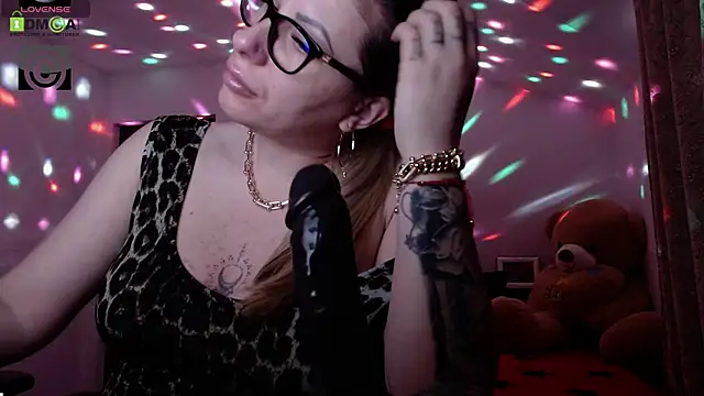 Snapshot of SonyaDevon chatting on 01/04/25, 04:12 SonyaDevon online show from 01/04/25, 04:12