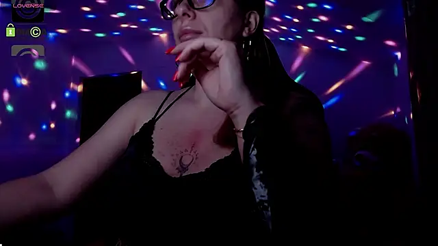 Snapshot of SonyaDevon chatting on 01/11/25, 06:03 SonyaDevon online show from 01/11/25, 06:03