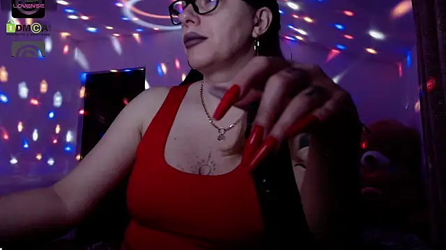 Snapshot of SonyaDevon chatting on 02/11/25, 04:11 SonyaDevon online show from 02/11/25, 04:11