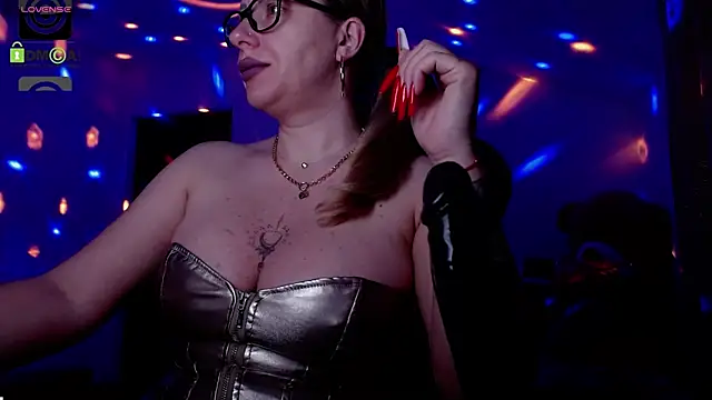 Snapshot of SonyaDevon chatting on 02/12/25, 04:12 SonyaDevon online show from 02/12/25, 04:12