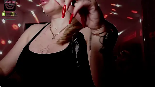 Snapshot of SonyaDevon chatting on 02/26/25, 04:14 SonyaDevon online show from 02/26/25, 04:14