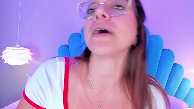 Snapshot of emperatriz_reyes chatting on 02/25/25, 11:00 emperatriz reyes online show from 02/25/25, 11:00