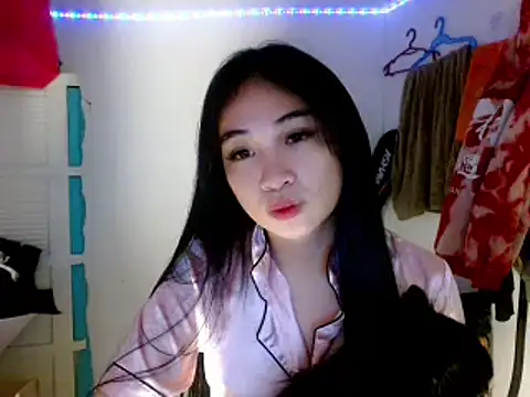 SweetLilly 18 online show from 03/15/25, 03:06