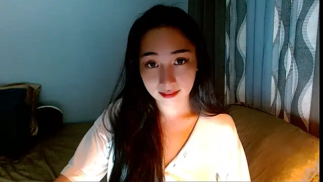 Snapshot of SweetLilly_18 chatting on 02/25/26, 12:59 SweetLilly 18 online show from 02/25/26, 12:59