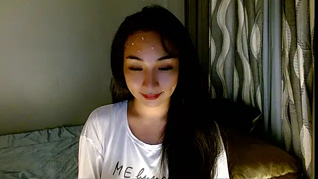 Snapshot of SweetLilly_18 chatting on 03/12/26, 12:00 SweetLilly 18 online show from 03/12/26, 12:00