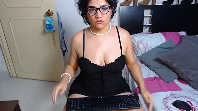 Snapshot of GlendaStarx chatting on 02/13/25, 09:17 GlendaStarx online show from 02/13/25, 09:17