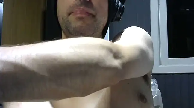 gauchors20 online show from 03/12/25, 02:52