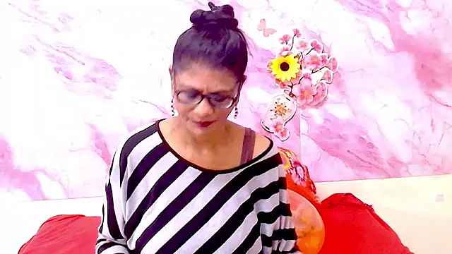 IndianAllure online show from 02/17/26, 05:48