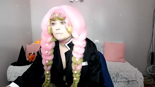 Estheri online show from 10/27/25, 06:50