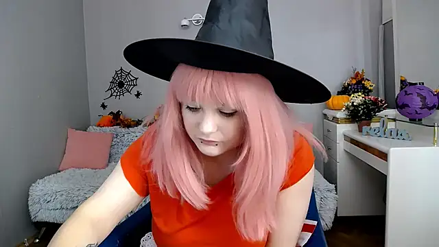 Estheri online show from 10/30/25, 07:21