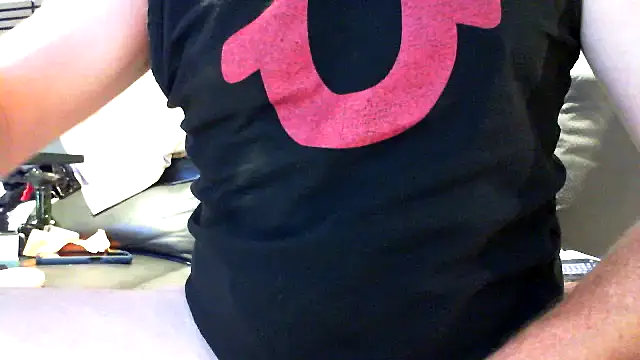 Snapshot of eurodiznee chatting on 11/02/25, 05:04 eurodiznee online show from 11/02/25, 05:04