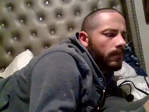 Snapshot of Sitonmyface2020@xh chatting on 02/15/25, 01:21 Sitonmyface2020xh online show from 02/15/25, 01:21