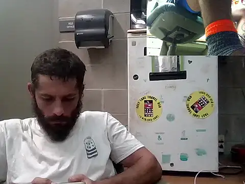 Snapshot of Sitonmyface2020@xh chatting on 10/15/25, 09:15 Sitonmyface2020xh online show from 10/15/25, 09:15