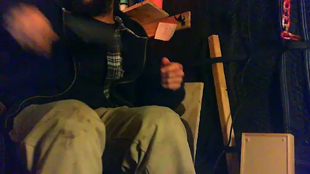 Snapshot of Sitonmyface2020@xh chatting on 12/04/25, 05:43 Sitonmyface2020xh online show from 12/04/25, 05:43